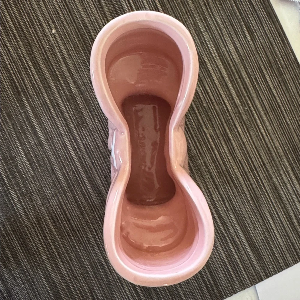 Chic Bow Ceramic Vase with Pink Roses - Designer-Inspired